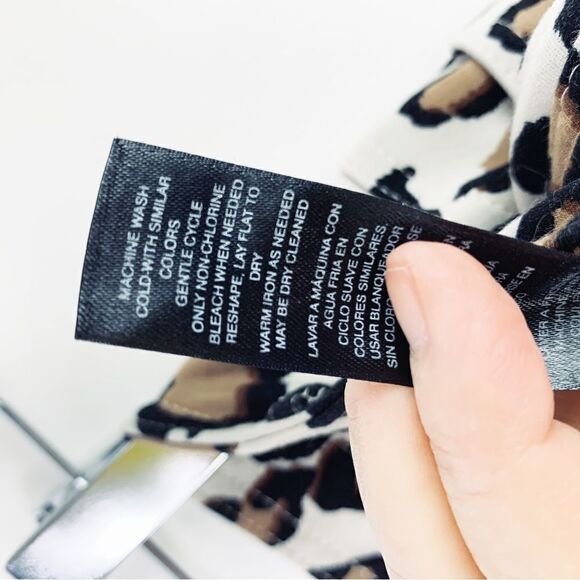 Chico's  So Slimming Leopard Print‎ Stretch Ankle Pants Size .5 - Picture 12 of 15